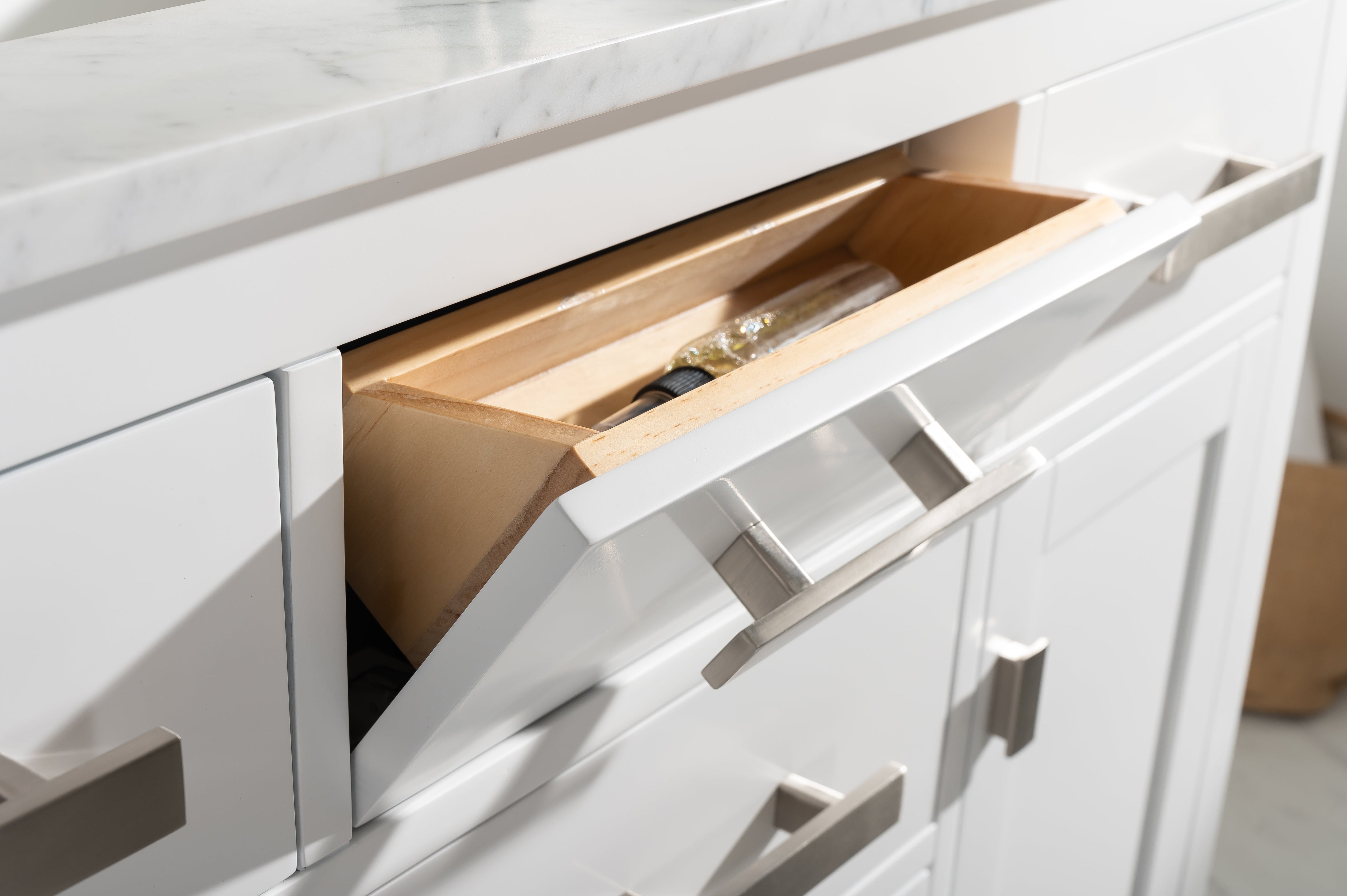 Valentino 42" Single Sink Vanity with White Quartz Top-Frovial